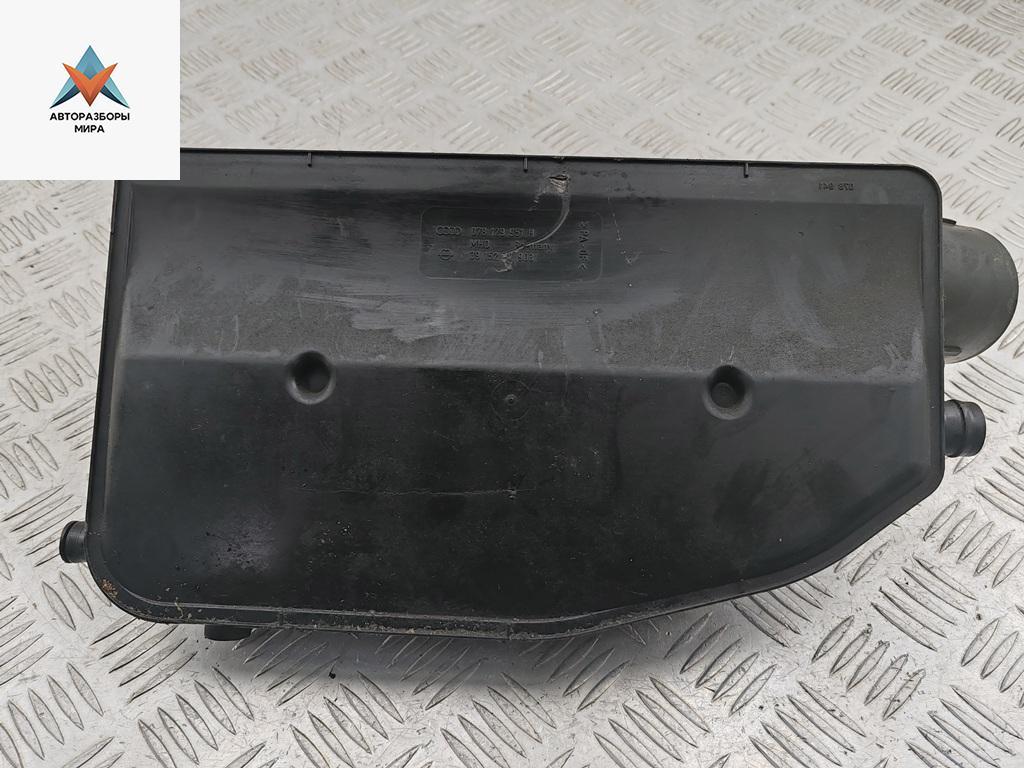 резонатор воздушного фильтра Audi 100 4A/C4 1993, 2.6 л., бензин, МКПП, серый, универсал, 078129951H - фото №1