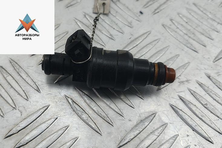 форсунка Audi A4 B5 1995, 1.8 л., бензин, МКПП, зелёный, седан, 058133551A - фото №1