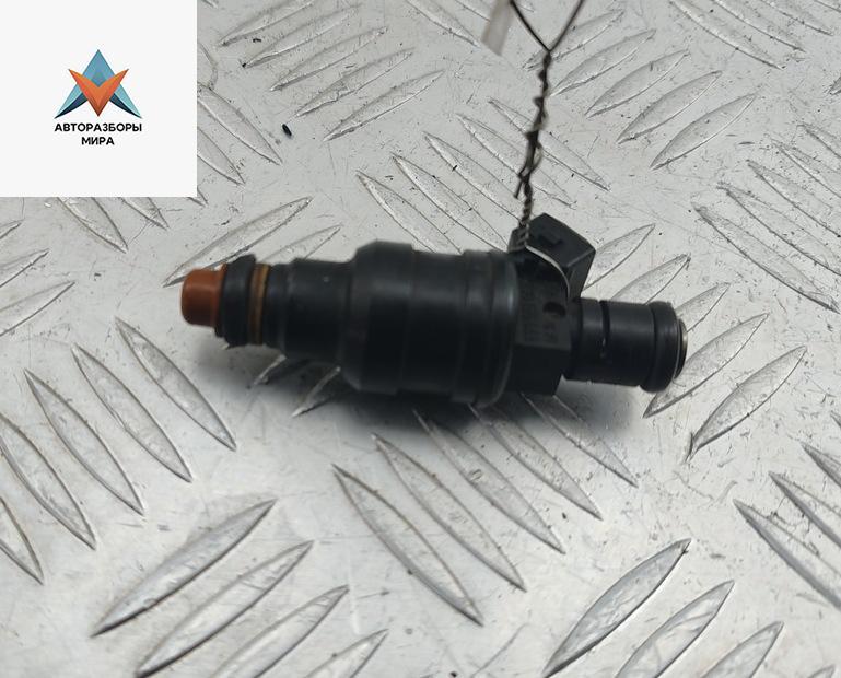 форсунка Audi A4 B5 1995, 1.8 л., бензин, МКПП, зелёный, седан, 058133551A - фото №1