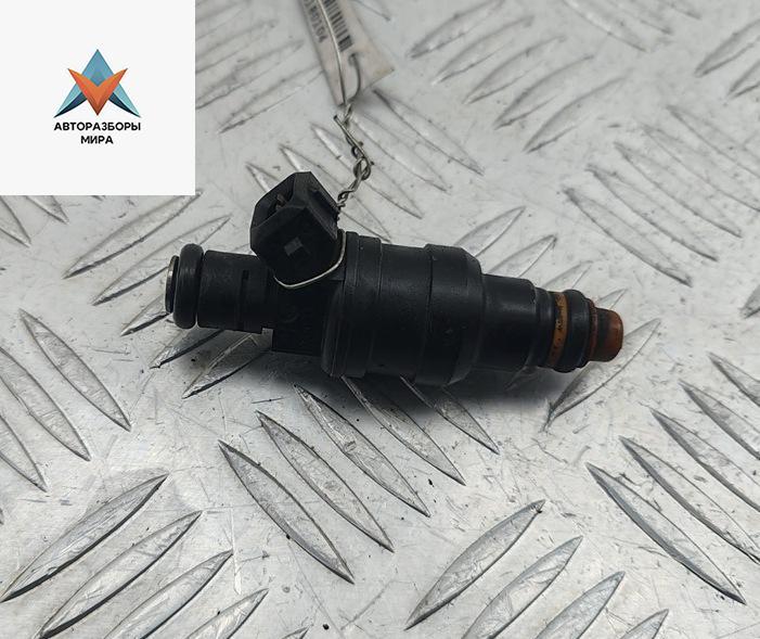 форсунка Audi A4 B5 1995, 1.8 л., бензин, МКПП, зелёный, седан, 058133551A - фото №1