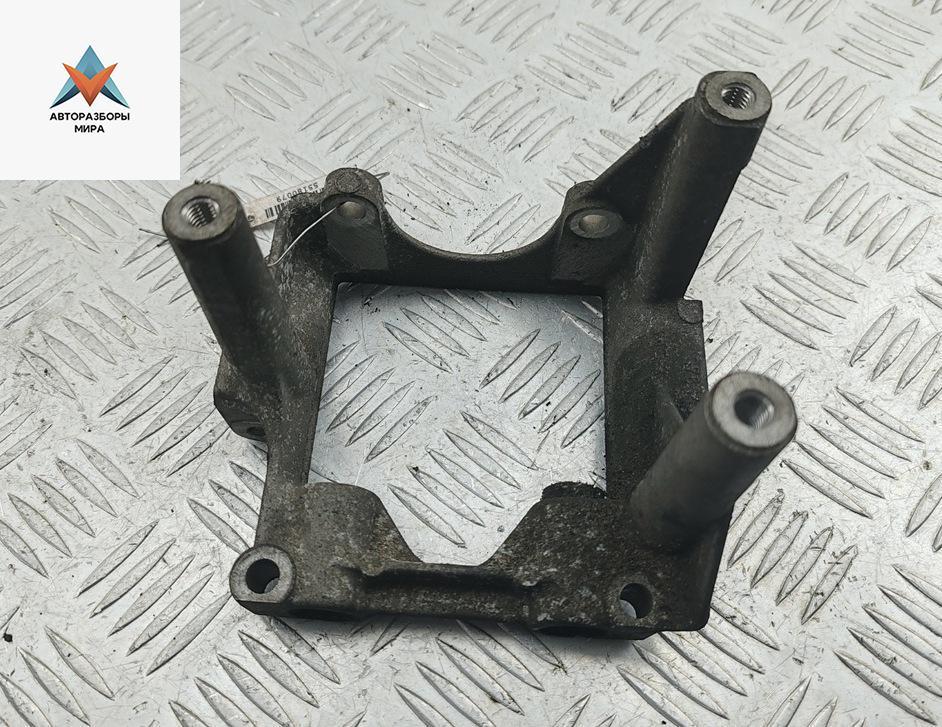 кронштейн гидроусилителя Audi 100 4A/C4 1993, 2.6 л., бензин, МКПП, серый, универсал - фото №1