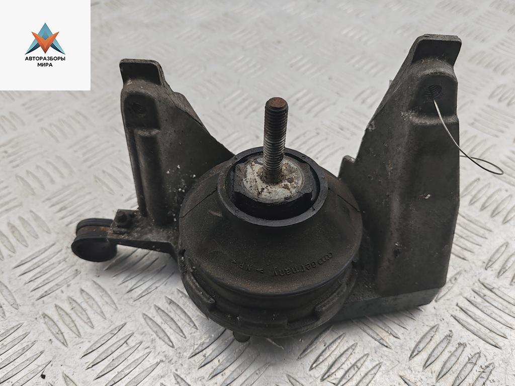 подушка крепления двигателя Audi 100 4A/C4 1993, 2.6 л., бензин, МКПП, серый, универсал, 4A0199352 - фото №1