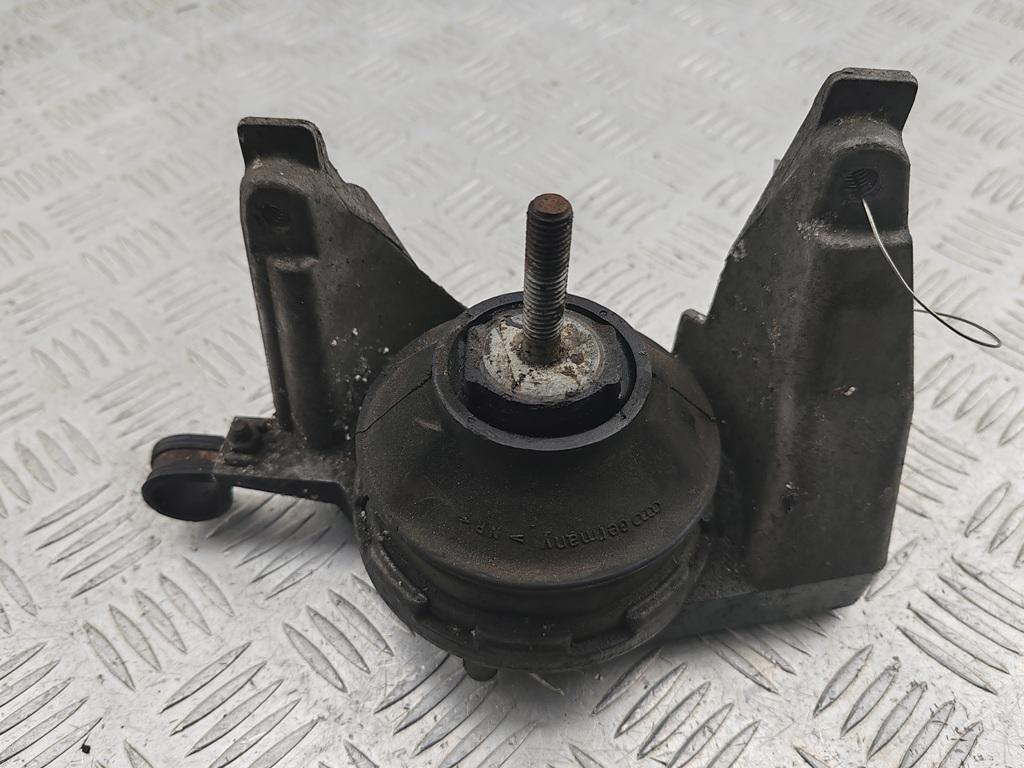 подушка крепления двигателя Audi 100 C4 1993, 2.6 л., бензин, МКПП, серый, универсал, 4A0199352