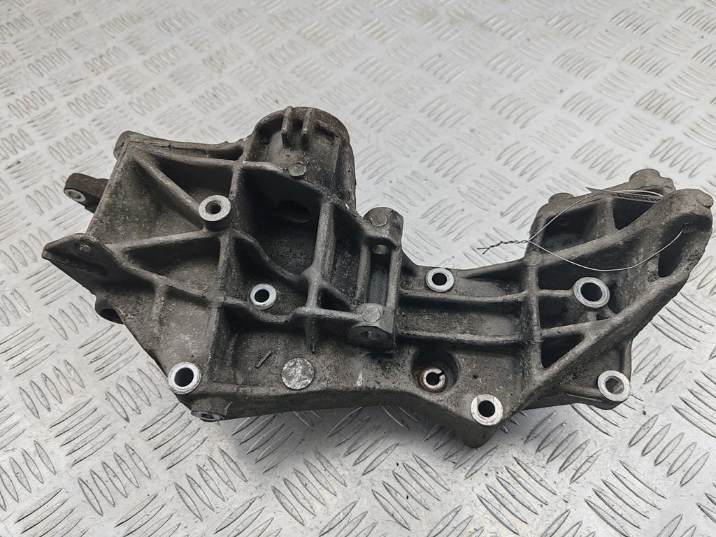 кронштейн генератора Audi A4 B5 1995, 1.8 л., бензин, МКПП, зелёный, седан, 058145523B