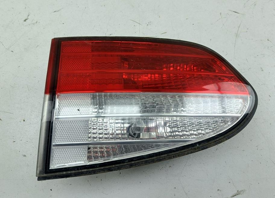 фонарь крышки багажника правый Hyundai H-1 Starex 2006, 2.5 л., дизель, МКПП, белый, минивэн, 60627B