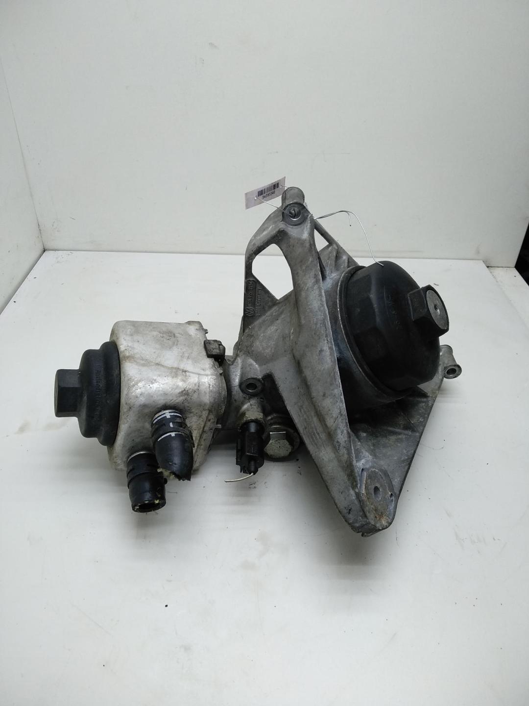 корпус масляного фильтра Volkswagen Passat B5+ (GP) 2001, 2.3 л., бензин, МКПП, универсал, 066199354C