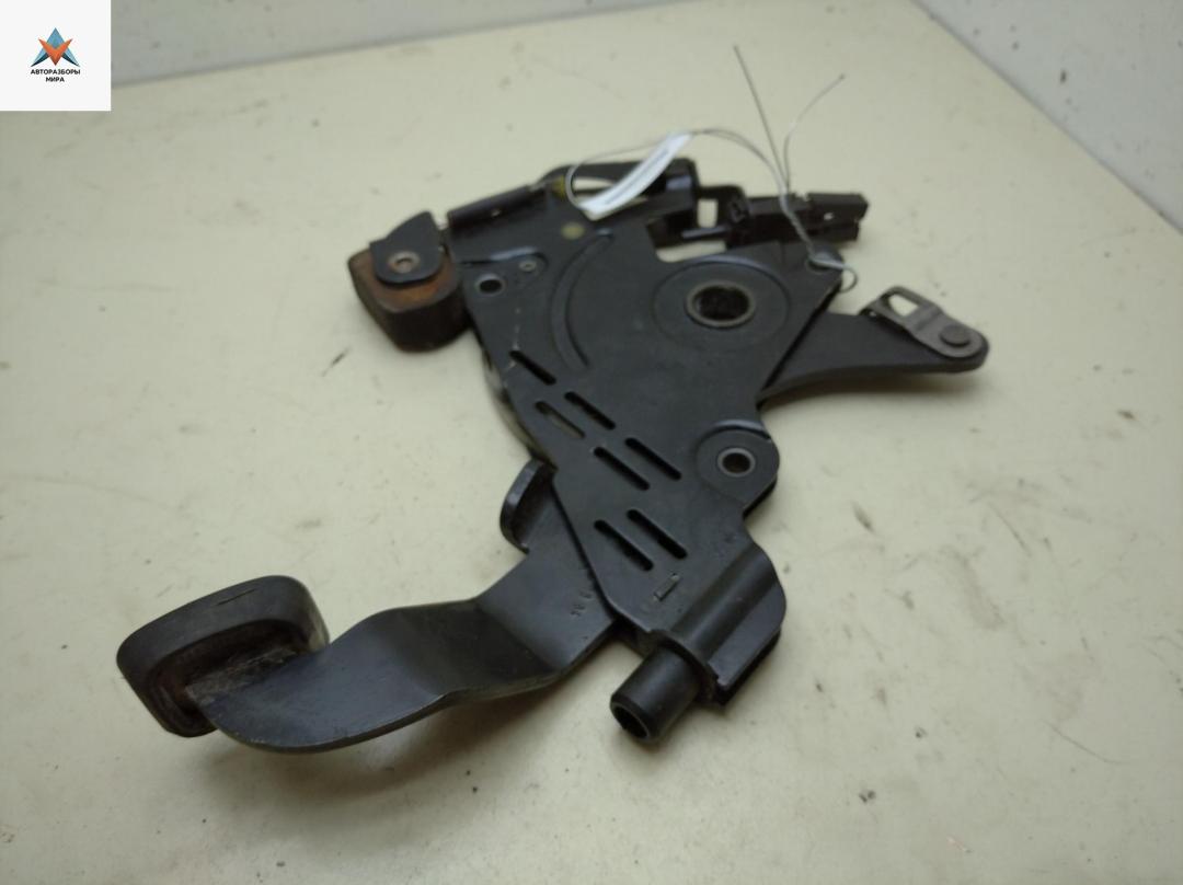 педаль тормоза Mercedes-Benz Vito-2 / Viano W639 2005, 2.2 л., дизель, МКПП, белый, микроавтобус, A6394201384 - фото №1