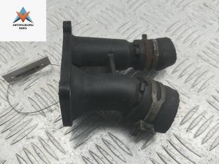 фланец (тройник) системы охлаждения Ford Focus 1 поколение [рестайлинг] 2003, 1.6 л., i, бензин, МКПП, красный, хетчбэк 5 дв., 98MM9K478DA