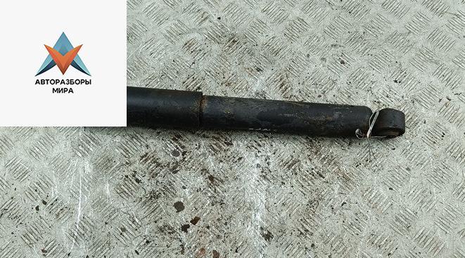 амортизатор задний правый Volkswagen Caddy 3 поколение 2005, 2.0 л., дизель, МКПП, белый, фургон - фото №1