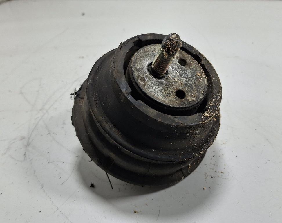 подушка крепления двигателя BMW 5 E39 2001, 2.2 л., бензин, МКПП, серый, седан, 6754608