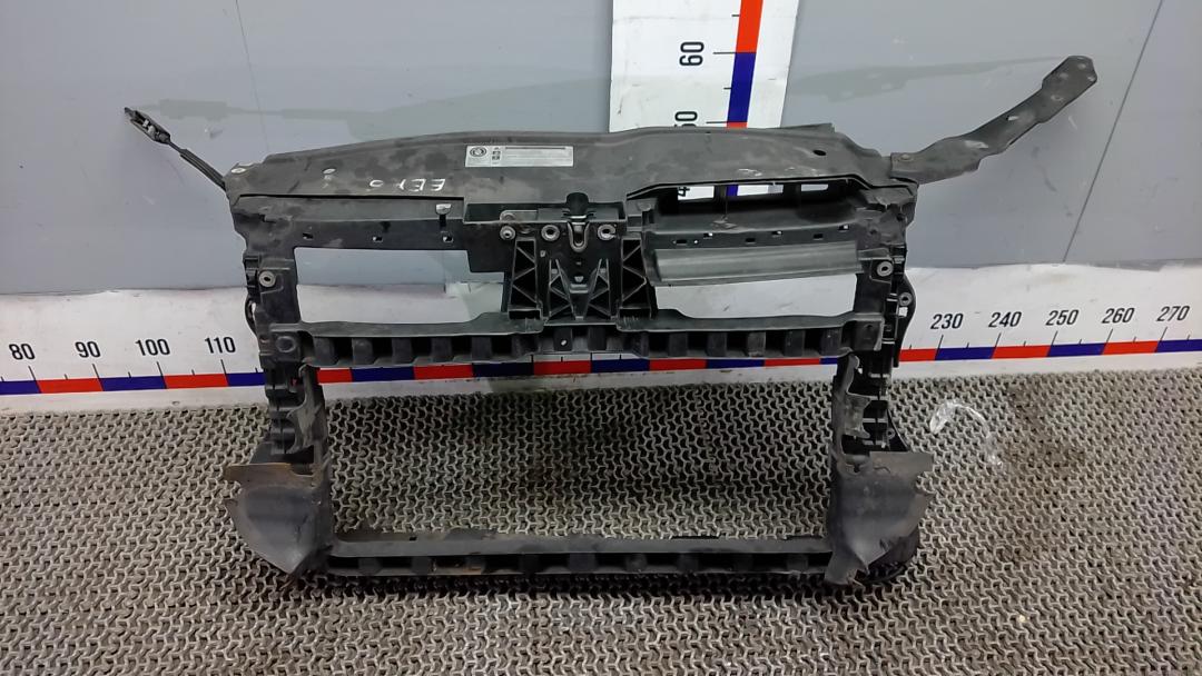Передняя панель крепления облицовки (телевизор) Volkswagen Golf 6 поколение 2009, 2.0 л., дизель, МКПП, хетчбэк 5 дв. - фото №1