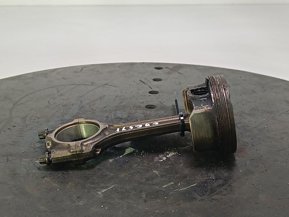 поршень Chevrolet Cruze 1 поколение 2010, цвет - фото №1