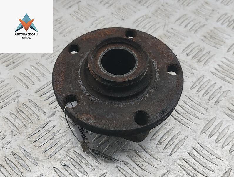 ступица передняя левая Audi A4 B6 2001, 2.0 л., бензин, МКПП, серый, седан - фото №1