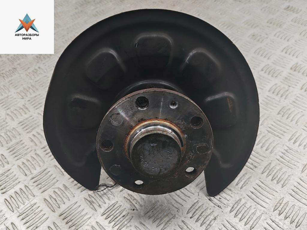 ступица задняя правая Volkswagen Caddy 3 поколение 2005, 2.0 л., дизель, МКПП, белый, фургон - фото №1