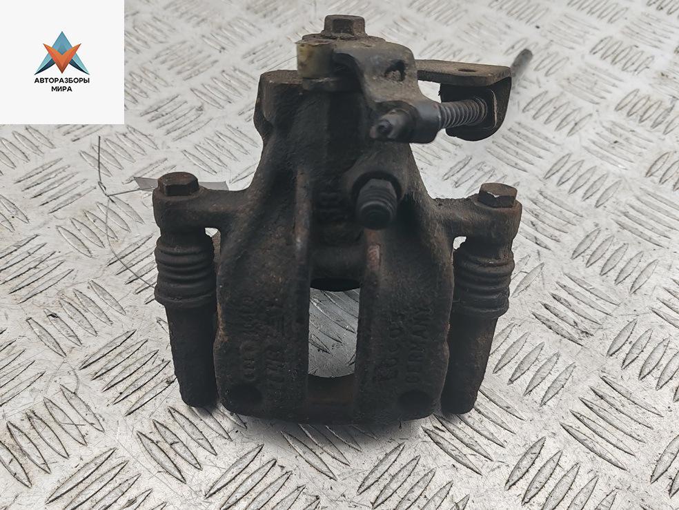 суппорт задний правый Audi A6 4A/C4 1997, 1.8 л., бензин, МКПП, серый, универсал - фото №1