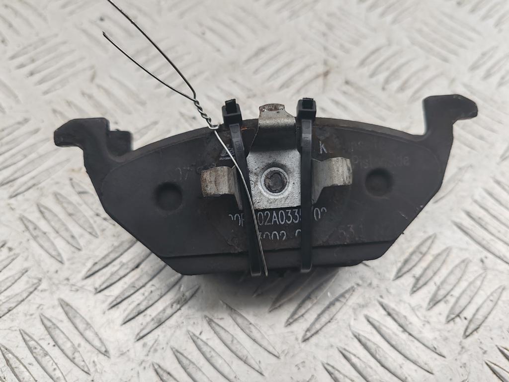 Колодки тормозные передние Volkswagen Caddy 3 поколение 2005, 2.0 л., дизель, МКПП, белый, фургон, 607117 - фото №1