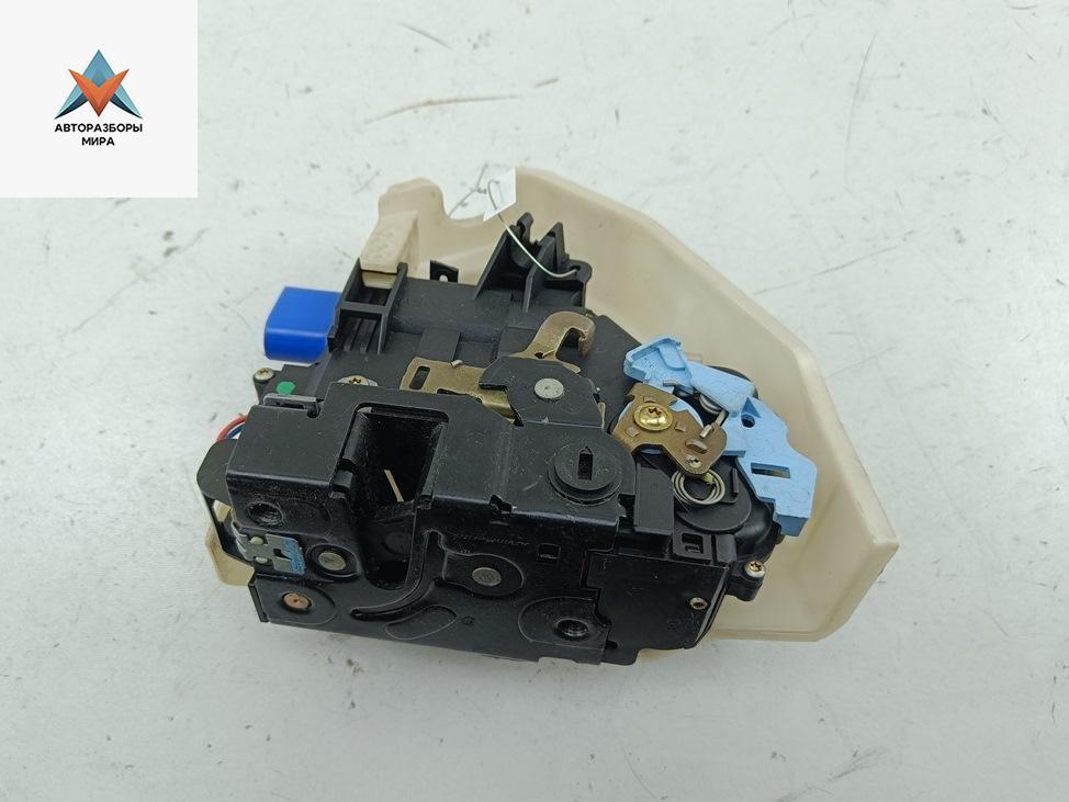 замок двери задней правой Volkswagen Golf 5 поколение 2005, 1.4 л., бензин, МКПП, синий, хетчбэк 5 дв. - фото №1