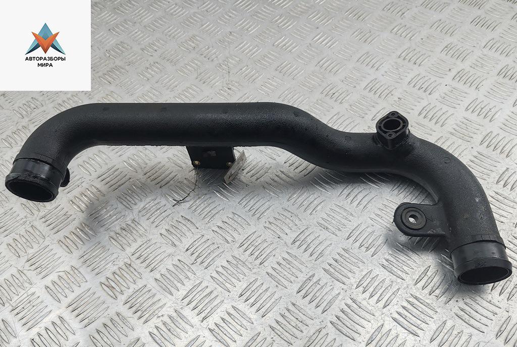 патрубок интеркулера Volkswagen Passat B5 1999, 1.9 л., дизель, МКПП, синий, универсал, 8D0145840M - фото №1