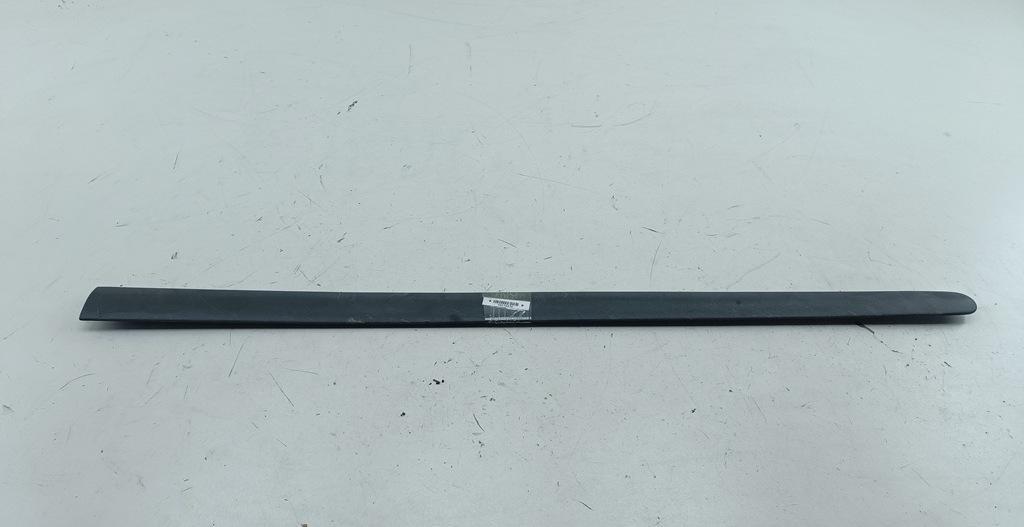 молдинг двери передней правой Volkswagen Golf 5 поколение 2005, 1.4 л., бензин, МКПП, синий, хетчбэк 5 дв., 1K4853516B - фото №1