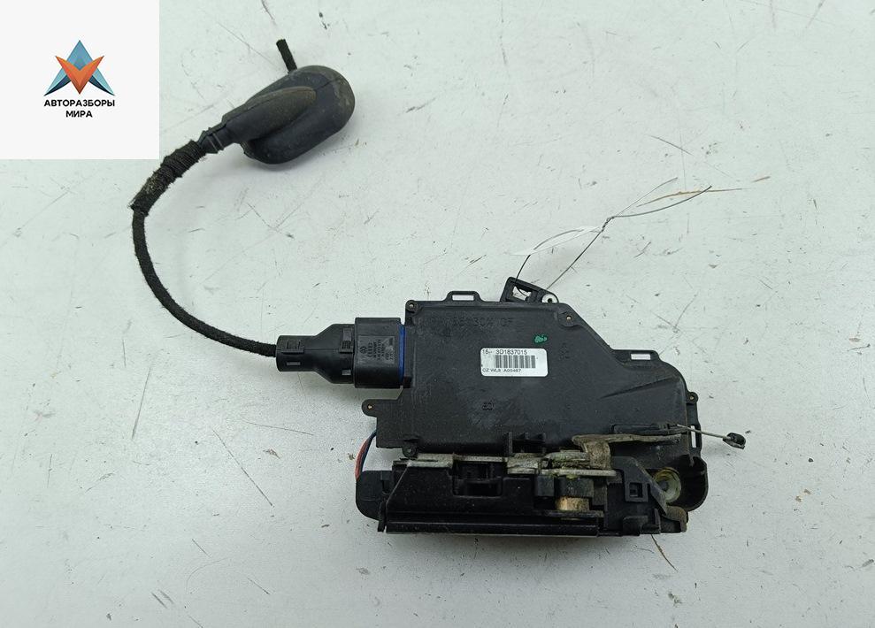 замок двери передней левой Volkswagen Caddy 3 поколение 2005, 2.0 л., дизель, МКПП, белый, фургон, 3D1837015 - фото №1