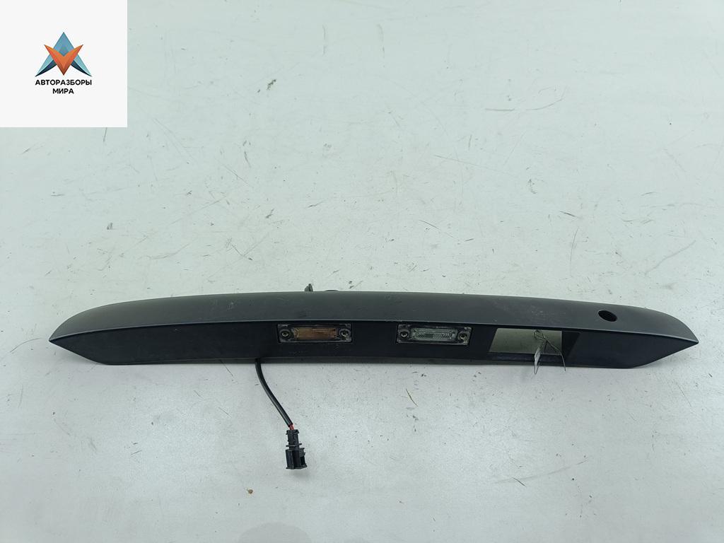 подсветка номера Volkswagen Caddy 3 поколение 2005, 2.0 л., дизель, МКПП, белый, фургон, 2K0827574 - фото №1