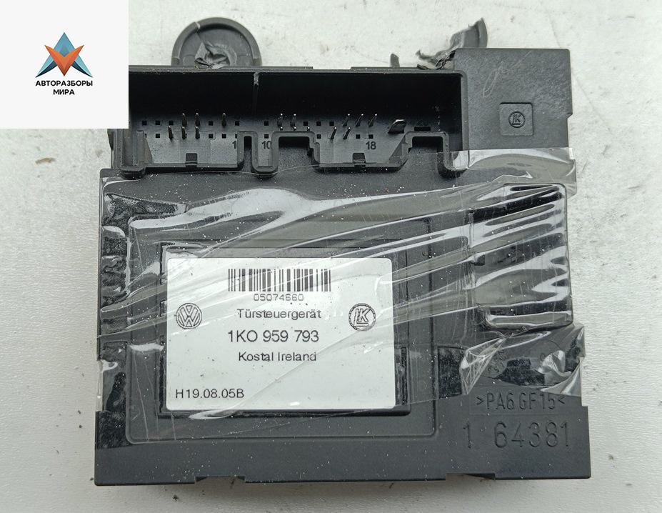 блок комфорта Volkswagen Caddy 3 поколение 2005, 2.0 л., дизель, МКПП, белый, фургон, 1K0959793 - фото №1