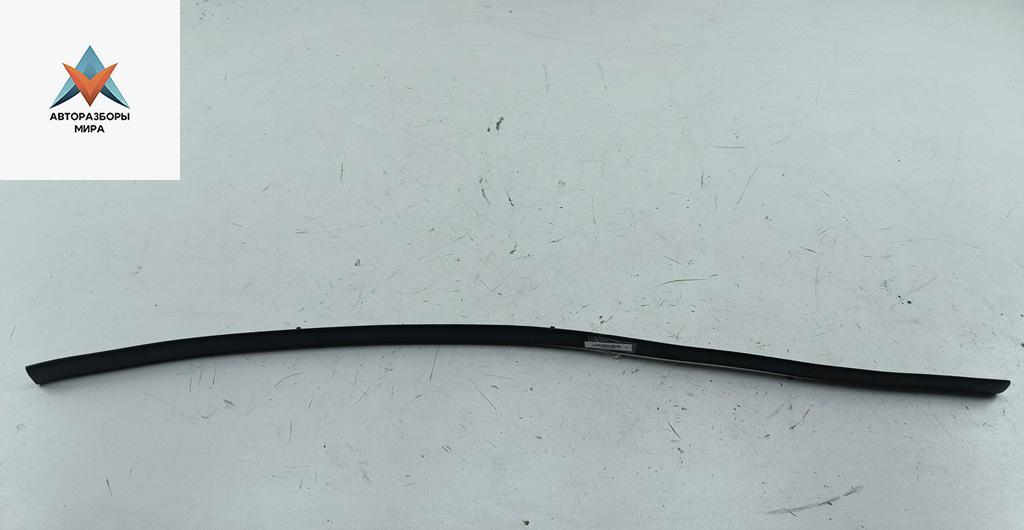 молдинг двери передней левой Volkswagen Golf 4 поколение 2001, 1.6 л., бензин, МКПП, чёрный, хетчбэк 5 дв., 1J4853515 - фото №1