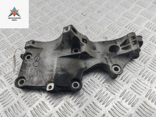 кронштейн генератора Volkswagen Passat B6 2006, 2.0 л., дизель, МКПП, чёрный, универсал, 038903143AF