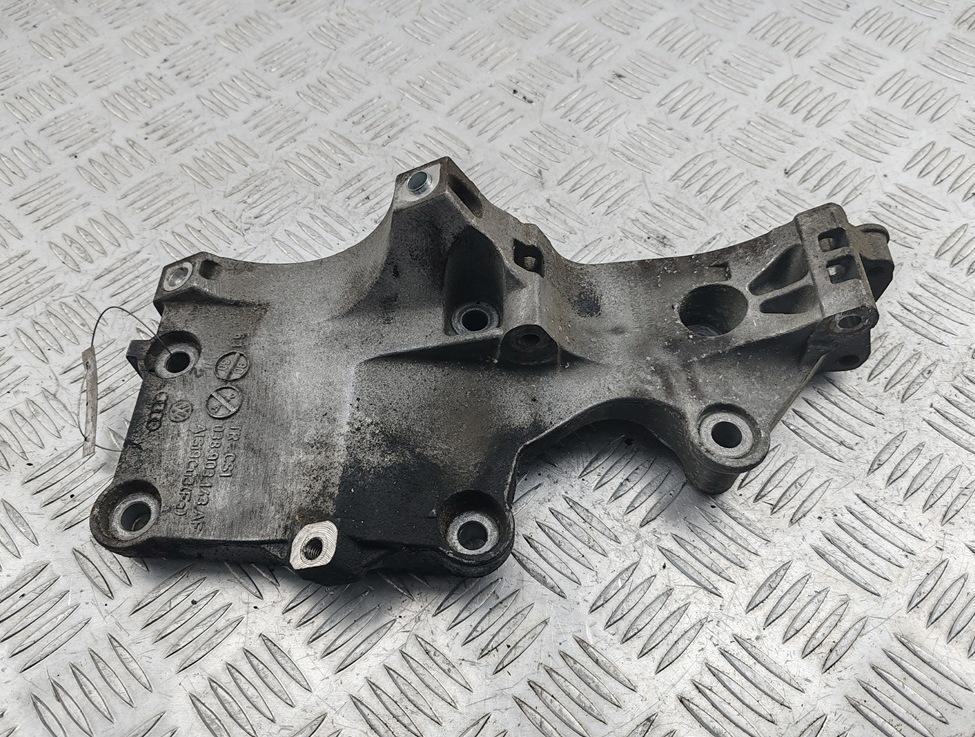 кронштейн генератора Volkswagen Passat B6 2006, 2.0 л., дизель, МКПП, чёрный, универсал, 038903143AF