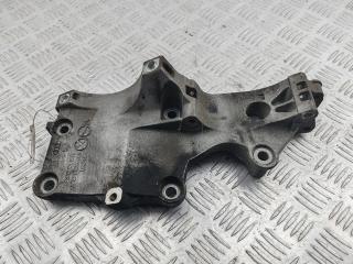 кронштейн генератора Volkswagen Passat B6 2006, 2.0 л., дизель, МКПП, чёрный, универсал, 038903143AF