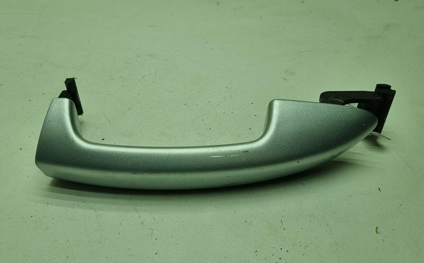ручка наружная задняя правая Volkswagen Passat B6 2006, 2.0 л., бензин, МКПП, серый, седан, 3C0837210