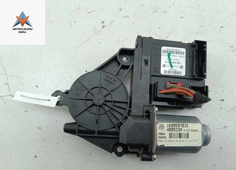 моторчик стеклоподъемника передний левый Volkswagen Golf 5 поколение 2005, 1.4 л., МКПП, хетчбэк 5 дв., 1K0959701K - фото №1