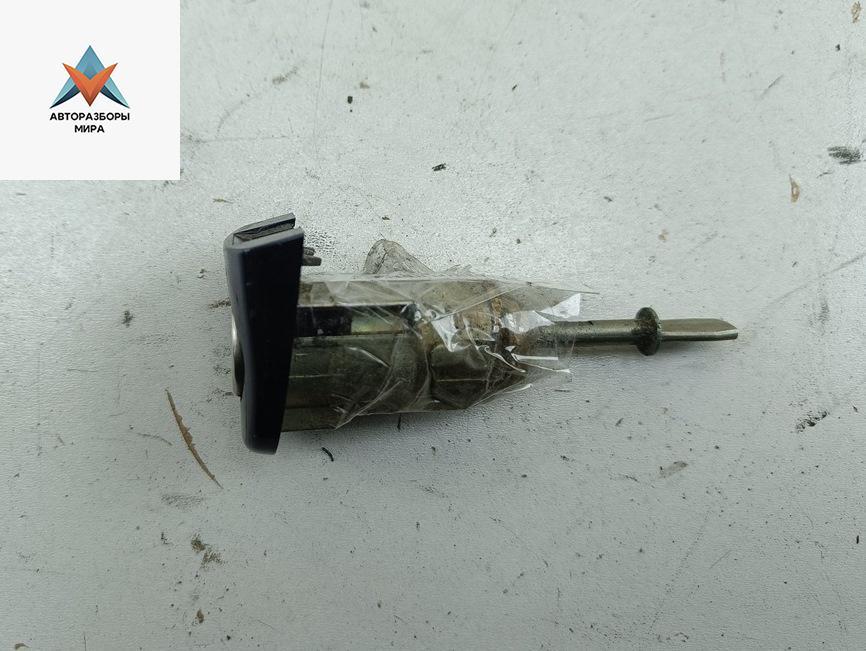 личинка дверного замка Volkswagen Passat B5 1999, 1.6 л., бензин, МКПП, синий, универсал, 3B0837167 - фото №1