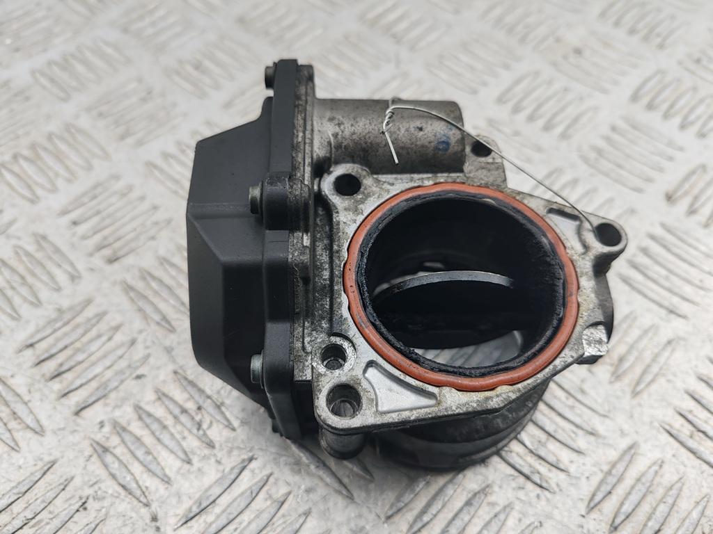 заслонка дроссельная Volkswagen Passat B6 2006, 2.0 л., дизель, МКПП, чёрный, универсал, 03G128063A - фото №1