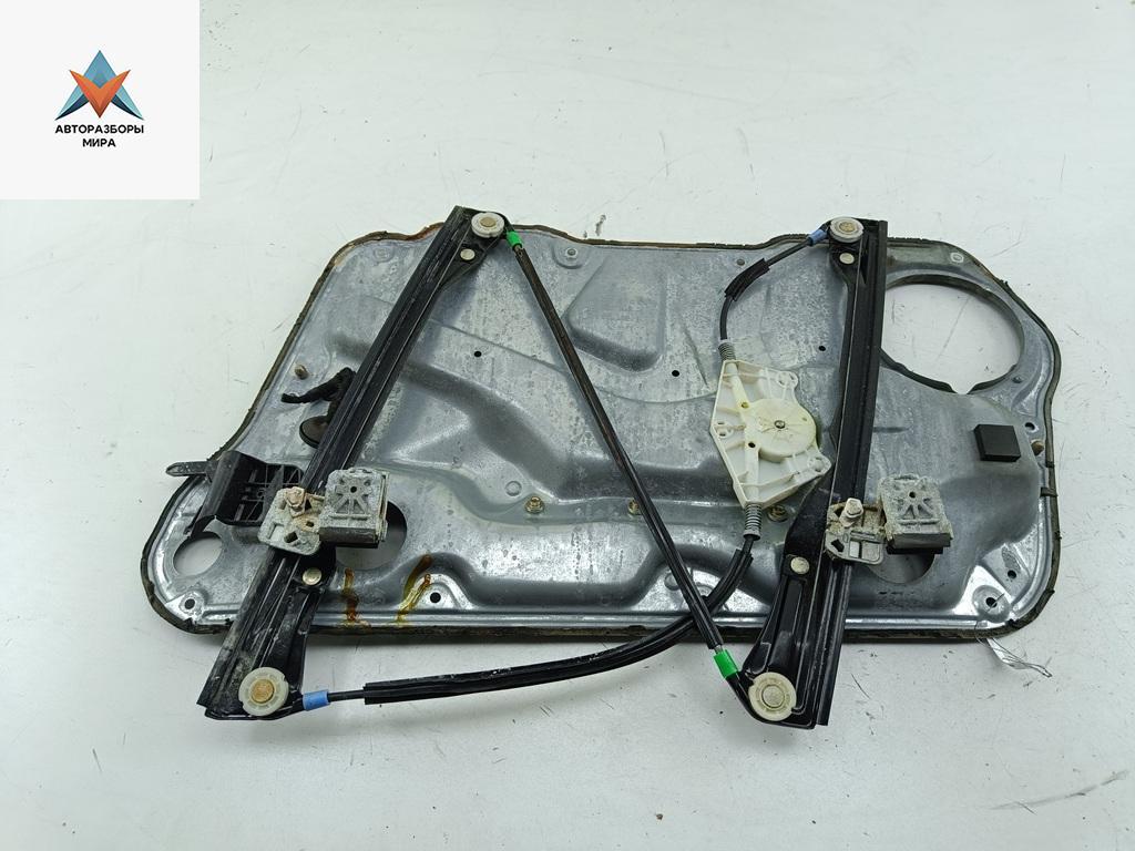 стеклоподъемник электрический передний левый Volkswagen Golf 4 поколение 2001, 1.6 л., бензин, МКПП, чёрный, хетчбэк 5 дв., 1J4837755E - фото №1