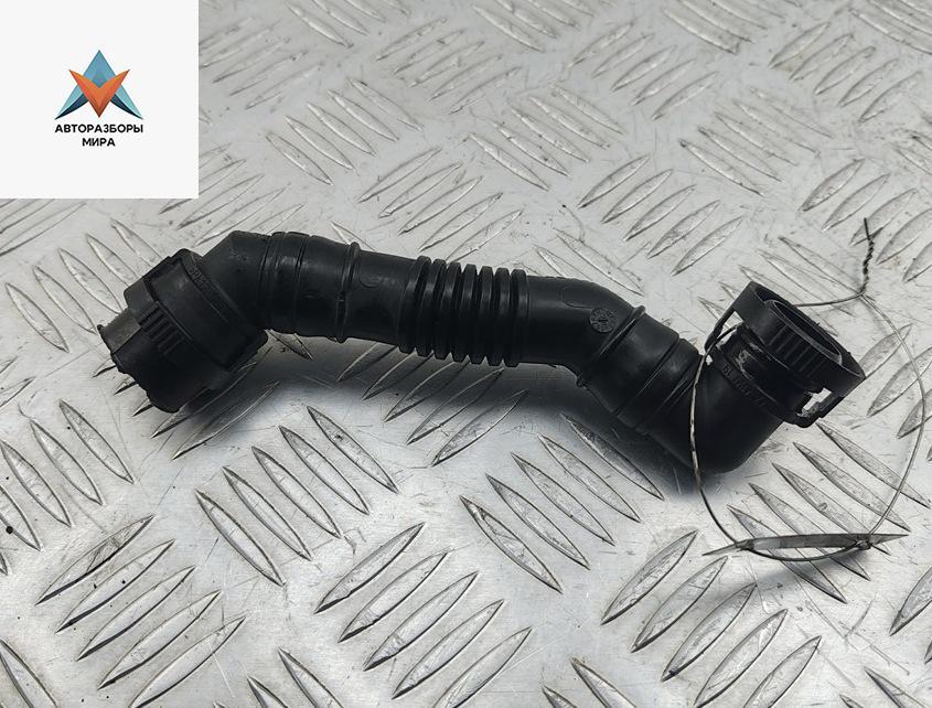 патрубок вентиляции картера Volkswagen Passat B6 2006, 2.0 л., дизель, МКПП, чёрный, универсал, 03G103493D - фото №1