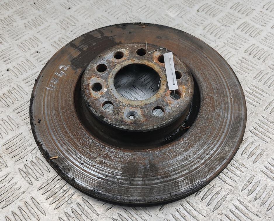 диск тормозной передний Volkswagen Passat B6 2006, 2.0 л., бензин, МКПП, серый, седан