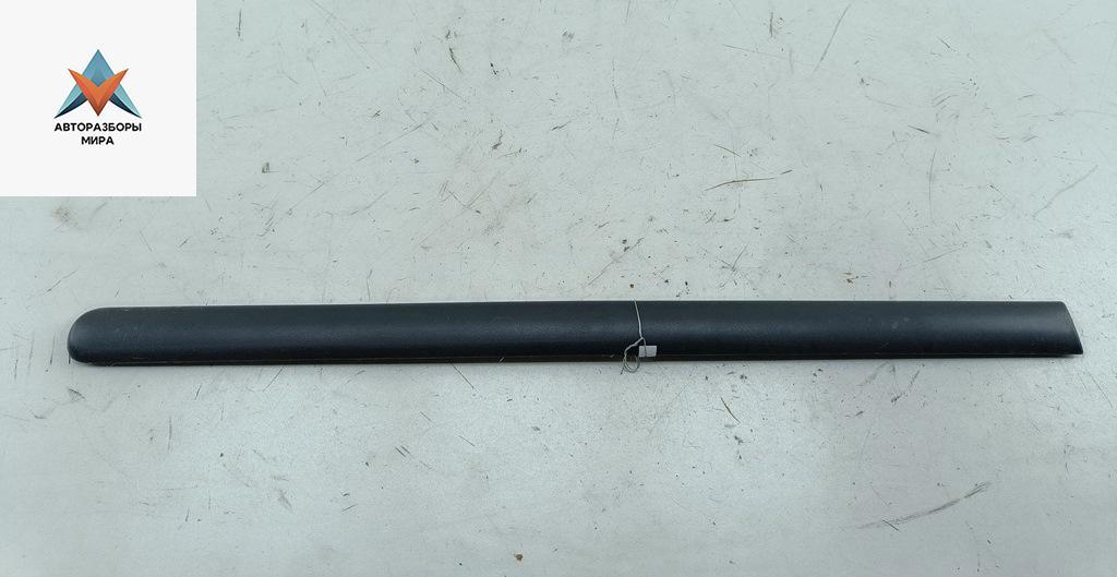 молдинг двери задней правой Volkswagen Caddy 3 поколение 2007, 1.4 л., бензин, МКПП, красный, фургон, 2K0853536E - фото №1