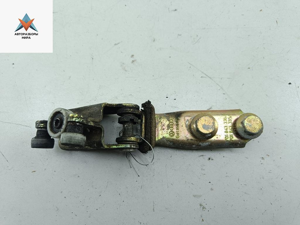 ролик двери сдвижной Volkswagen Transporter T4 2001, 2.5 л., дизель, МКПП, белый, микроавтобус, 701843336A - фото №1