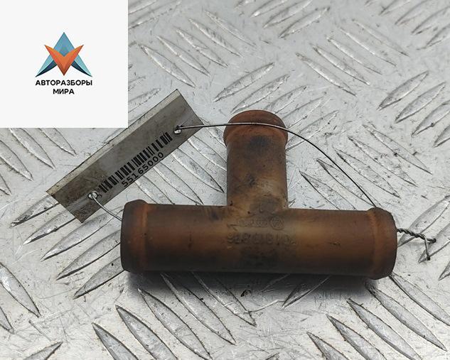 фланец (тройник) системы охлаждения Volkswagen Transporter T4 1998, 2.4 л., дизель, МКПП, микроавтобус, 701819876 - фото №1