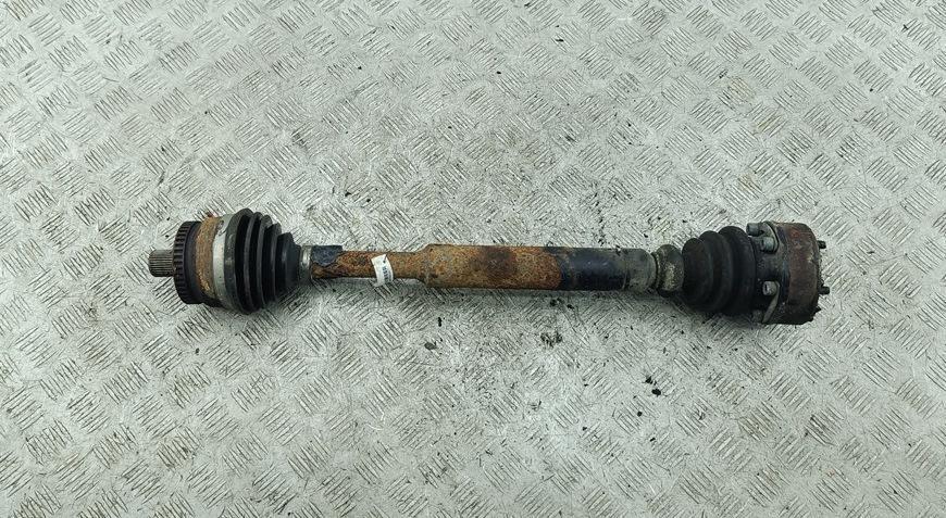 полуось передняя правая (приводной вал, ШРУС) Volkswagen Passat B5 1999, 1.6 л., бензин, МКПП, синий, универсал - фото №1