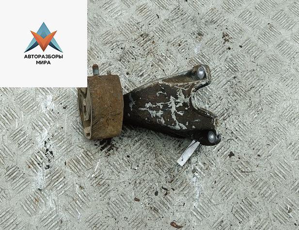 кронштейн КПП Volkswagen Passat B5 1999, 1.6 л., бензин, МКПП, синий, универсал - фото №1