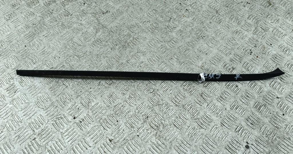 молдинг лобового стекла Volkswagen Passat B6 2008, 2.0 л., дизель, МКПП, чёрный, универсал