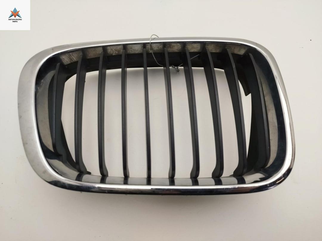 решетка радиатора BMW 3 серия E46 1999, зелёный, седан, 8159624 - фото №1