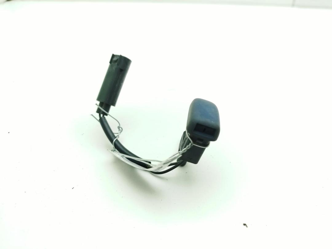 форсунка омывателя лобового стекла BMW 3 E46 1999, 2.0 л., дизель, МКПП, зелёный, седан, 7056731
