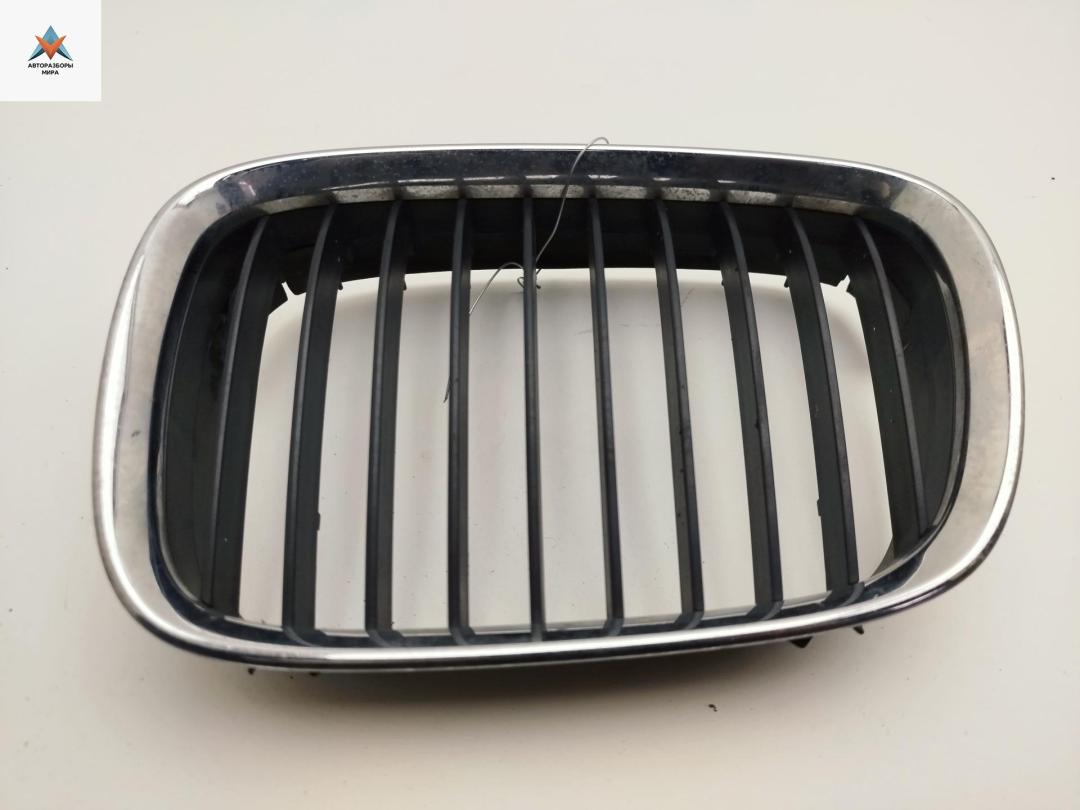 решетка радиатора BMW 5 серия E39 1998, синий, универсал, 8159311 - фото №1