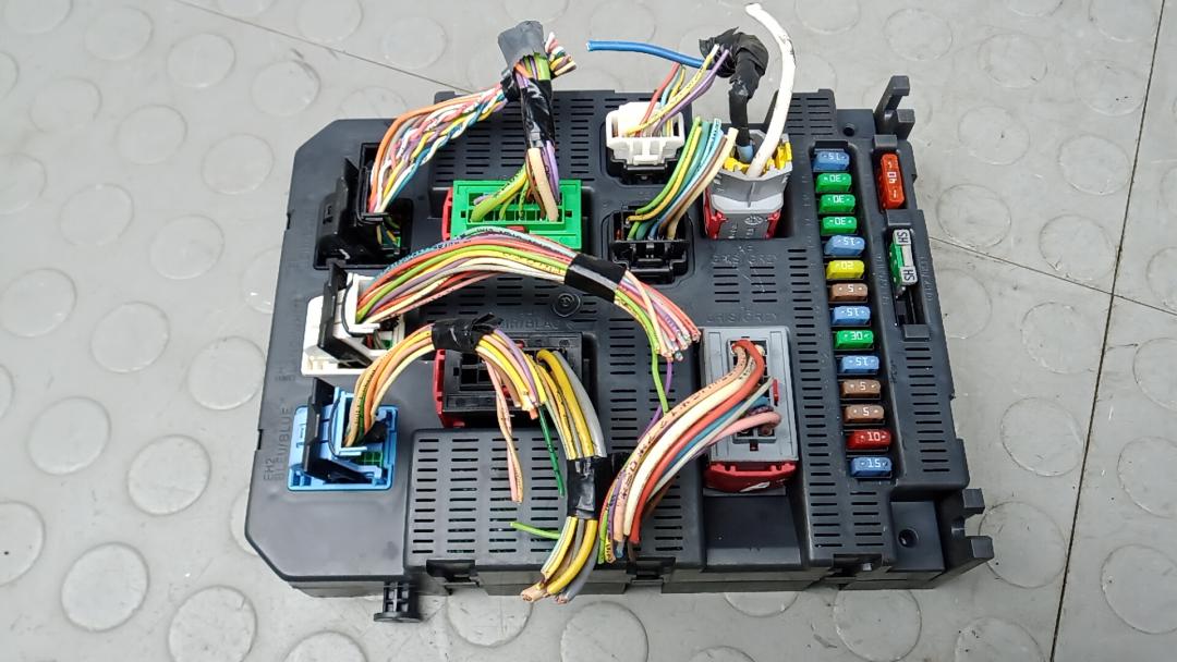 блок предохранителей Peugeot 308 T7 2008, 1.6 л., дизель, МКПП, хетчбэк 5 дв. - фото №1