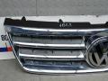 решетка радиатора Volkswagen Touareg 1 поколение 2005, 3.2 л., бензин, АКПП, внедорожник 5 дв. - фото №3