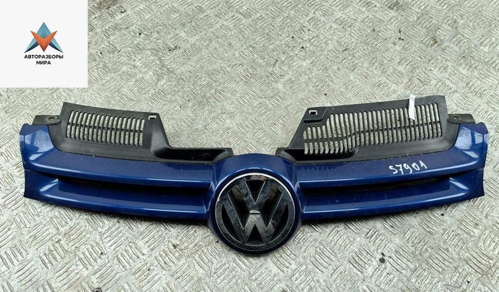 решетка радиатора Volkswagen Golf 5 поколение 2005, синий, хетчбэк 5 дв. - фото №1