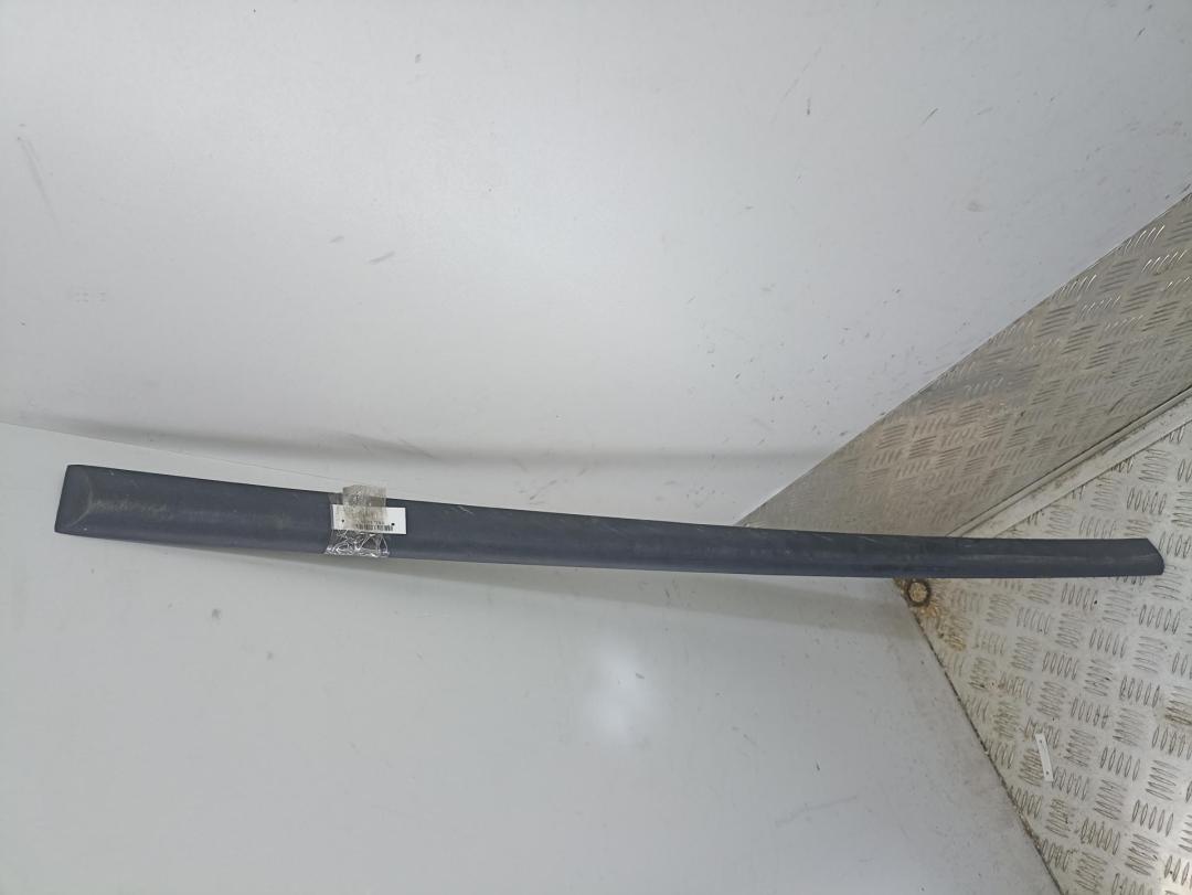 молдинг двери передней правой Opel Vectra B 1998, 1.8 л., бензин, МКПП, серый, универсал, 90507534